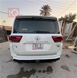 تۆیۆتا لاند کروزەر